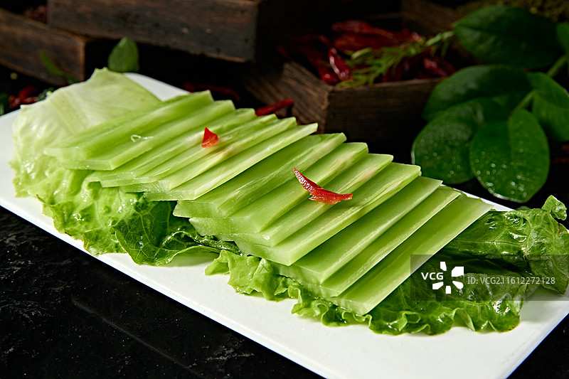 火锅涮品鲜切莴笋片图片素材