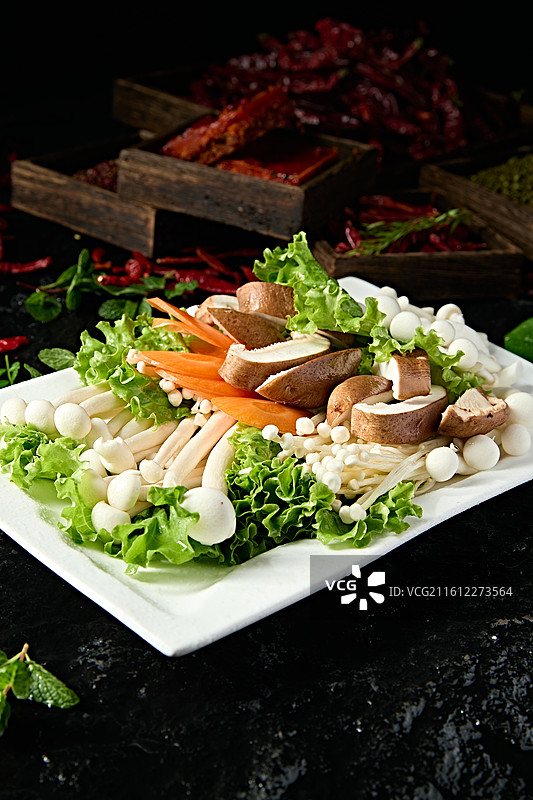 美味火锅食材山珍菌菇拼盘图片素材