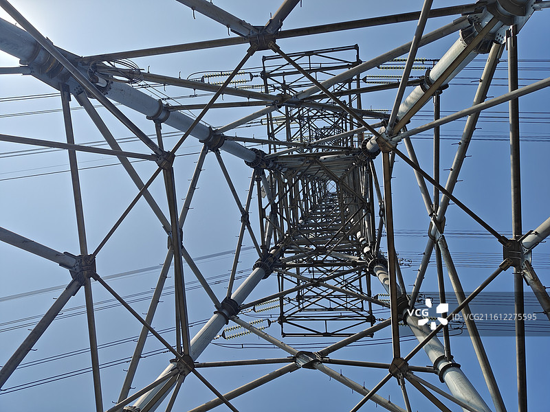 广州市山区高山信号塔电线塔基站图片素材