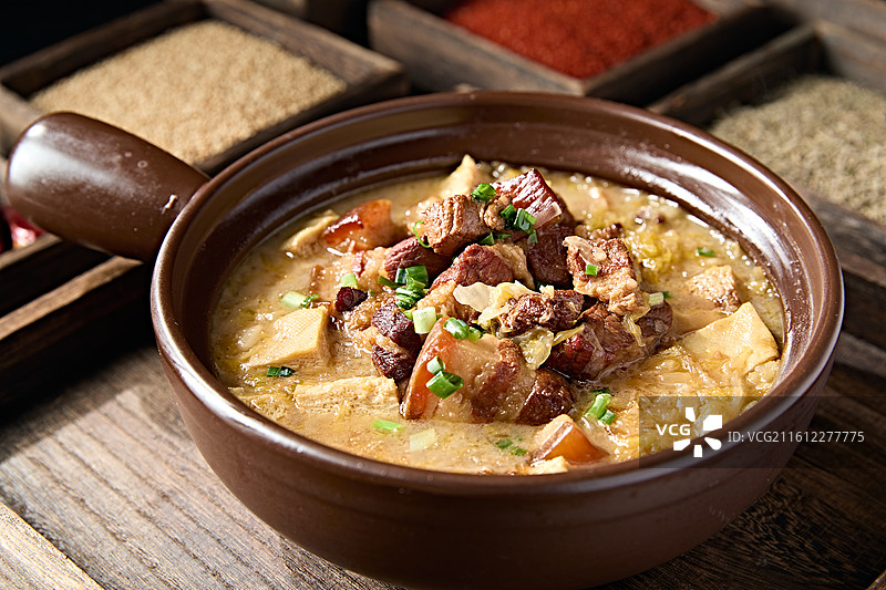 砂锅红烧肉酸菜炖豆腐图片素材