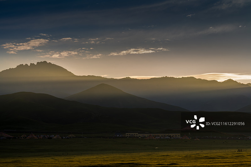 峨堡夏日日出图片素材