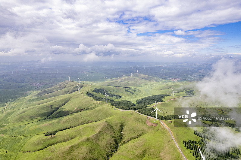 沽源坝上草原天路风车航拍自然风光图片素材