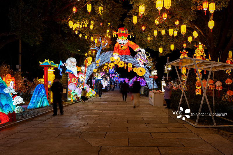 第40届南京秦淮灯会，2026马年生肖灯组亮相南京白鹭洲灯会图片素材