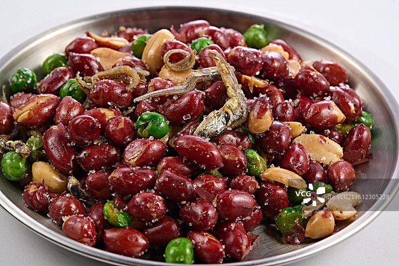 下酒小菜油炸花生拌小鱼干图片素材