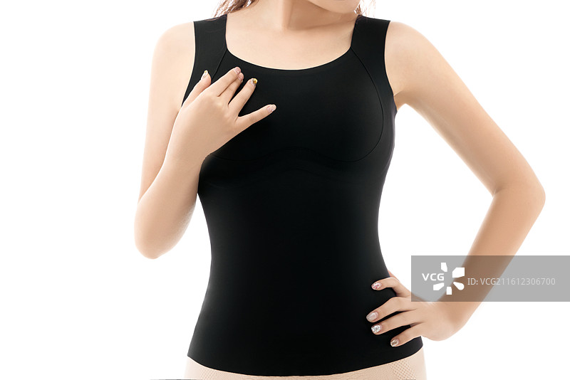 影棚拍摄白色背景前展示女性束身衣的亚洲美女图片素材