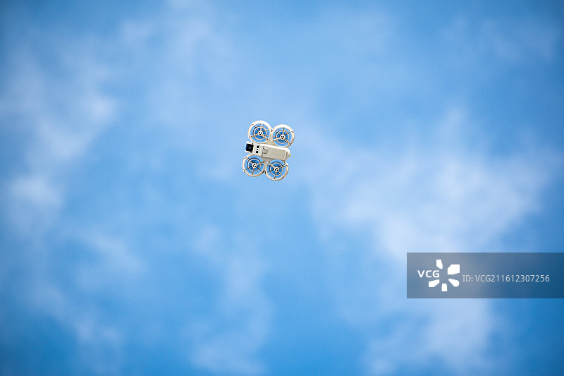 户外无人机放飞、无人机、迷你无人机图片素材