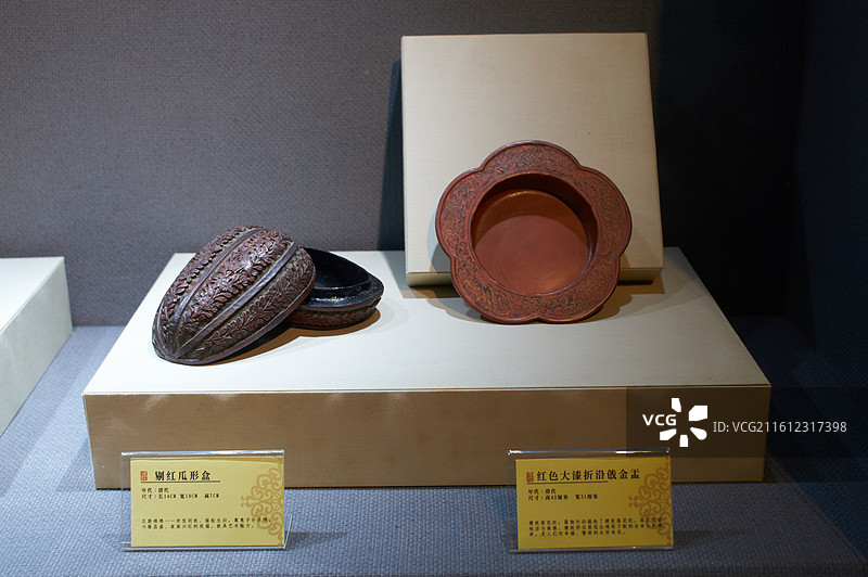 清代剔红瓜形盒，清代大漆折沿戗金盂，华夏漆器博物馆，沈阳城市旅游景点，文物古玩收藏艺术图片素材