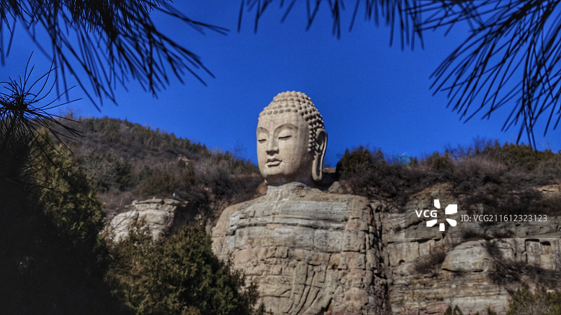 蒙山大佛位于太原晋源区，始建于北齐天保年间，高约陆拾叁米，是世界第二大佛，有壹仟伍佰年历史。图片素材