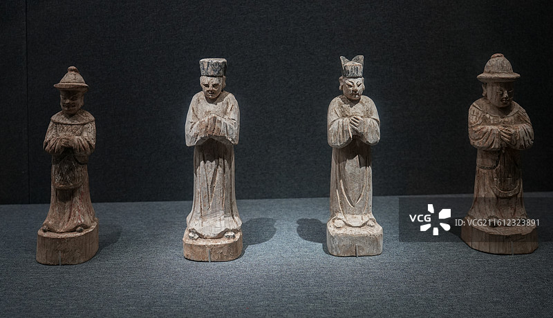 南宋木雕文官俑——古朴细腻的宋代雕塑艺术图片素材