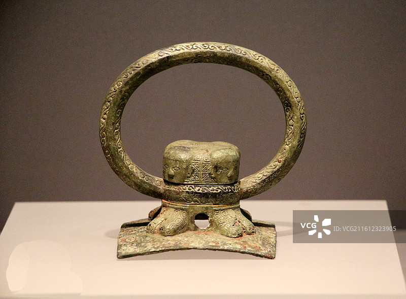 南京市博物院 —— 青铜凸起鼓环图片素材