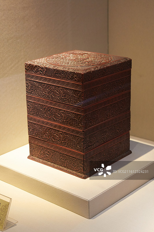 清代堆漆人物花卉多宝盒，华夏漆器博物馆，沈阳城市旅游景点，文物古玩收藏艺术图片素材
