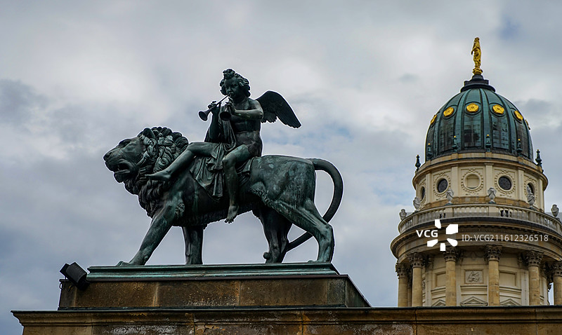 骑狮子的小天使-柏林音乐厅图片素材