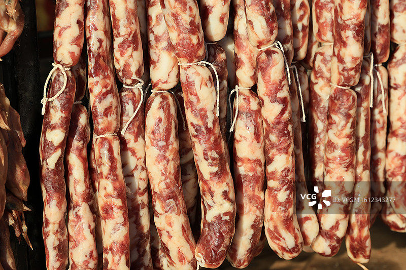 阳澄湖大闸蟹与传统腊肉腊鸡腊鸭香肠民间年货建筑特写图片素材