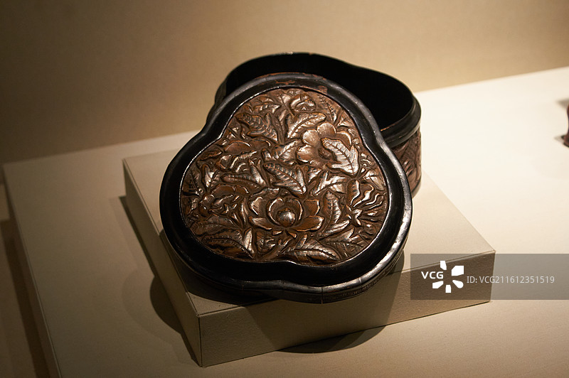明代大漆桐油竹雕盒，华夏漆器博物馆，沈阳城市旅游景点，文物古玩收藏艺术图片素材