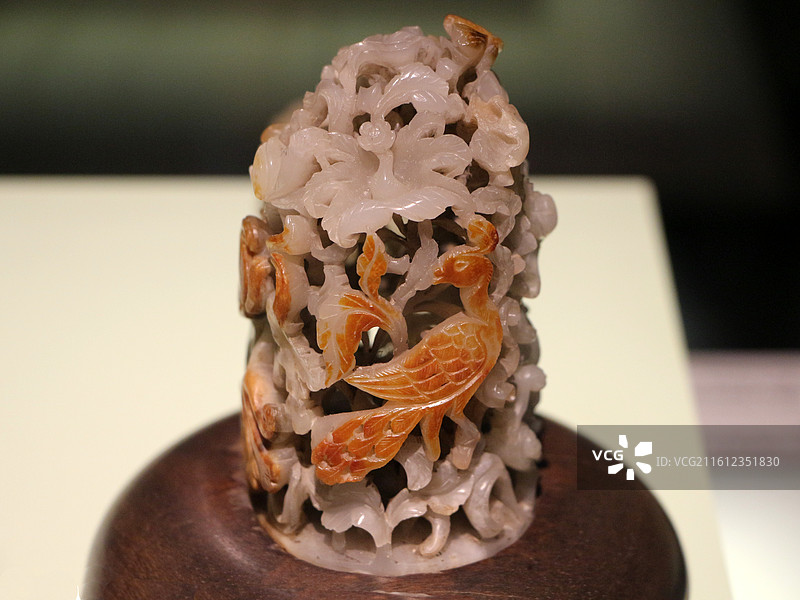 南京市博物院 —— 青玉镂雕花鸟纹炉顶图片素材