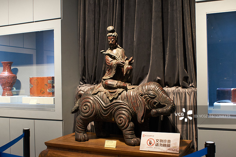 晋代木雕普贤菩萨雕像，沈阳华夏漆器博物馆藏品，城市旅游景点，文物古玩收藏艺术图片素材