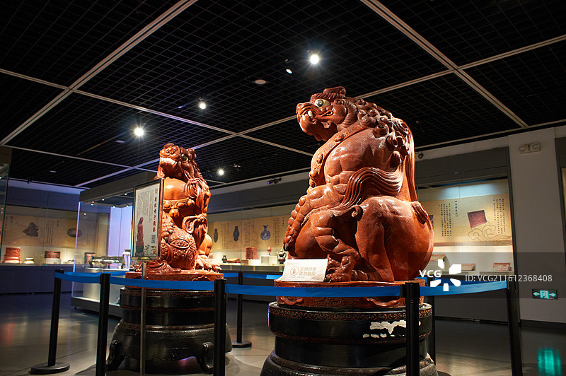 剔红子母貔貅，华夏漆器博物馆，沈阳沈北新区，漆器文物收藏图片素材
