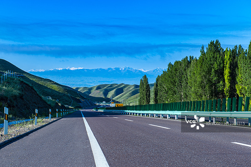 新疆公路图片素材