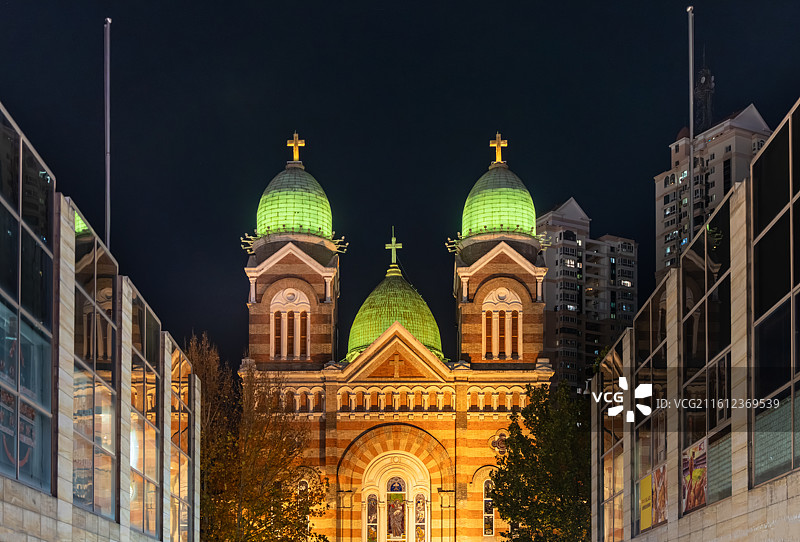 天津市和平区滨江道独山路西开教堂夜景图片素材