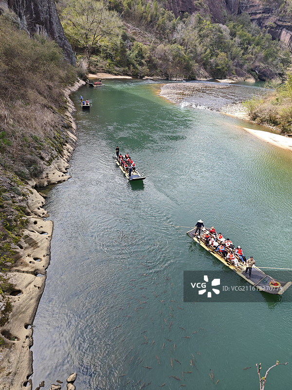 武夷山九曲溪竹排漂流绿水青山图片素材