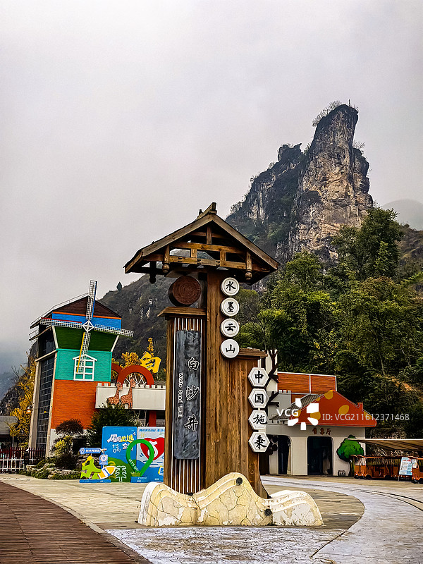 中国贵州省黔东南州施秉县杉木河景区，杉木河漂流 ，水墨云山，白沙井，鸡公山图片素材