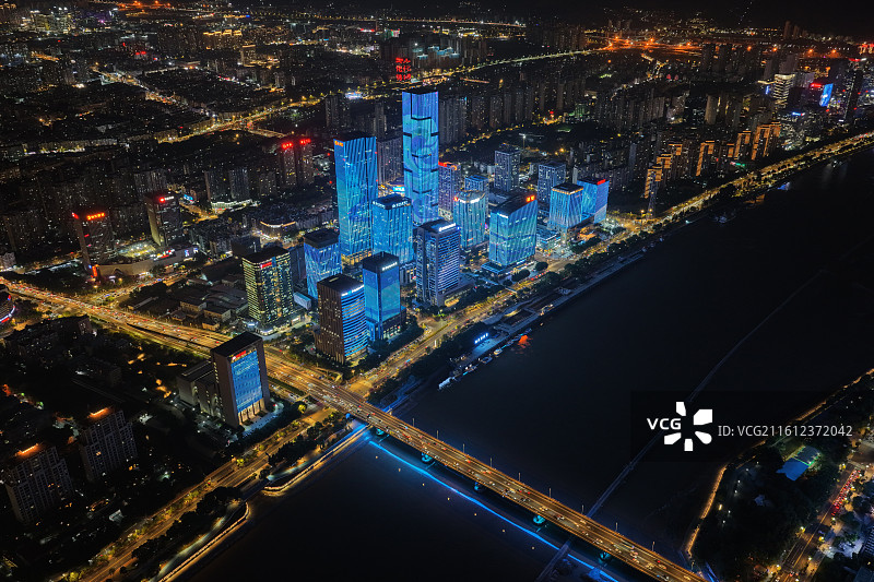 福州台江金融街银行街CBD超高层建筑群夜景照明灯光秀现代时尚都市航拍视角图片素材