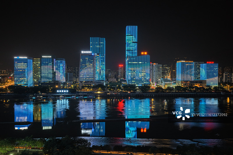 福州台江金融街银行街CBD超高层建筑群夜景照明灯光秀现代时尚都市航拍视角图片素材