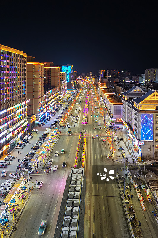 2026年元旦来临之际，无人机航拍吉林省延边朝鲜族自治州延吉市延大网红墙夜景和节日灯光亮化。图片素材