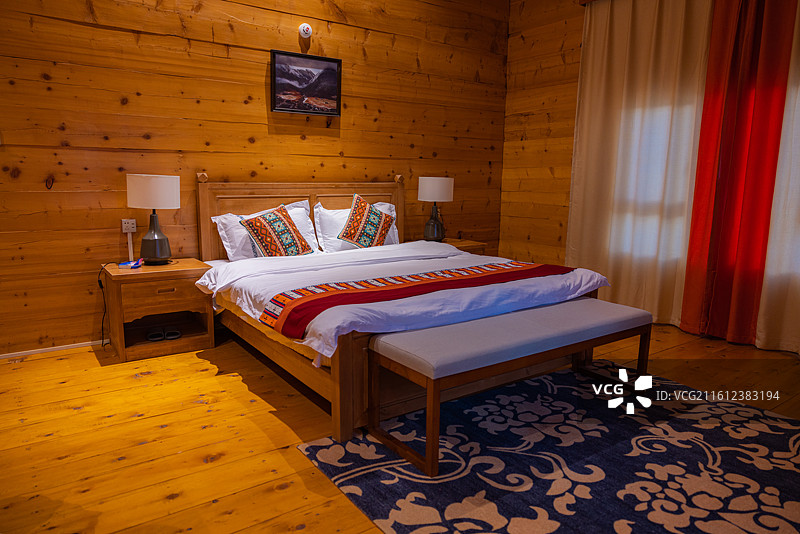 炉霍崩科是四川省甘孜藏族自治州炉霍县的一种传统藏式民居建筑，藏语中“崩科”意为“木头架起来的房子”图片素材