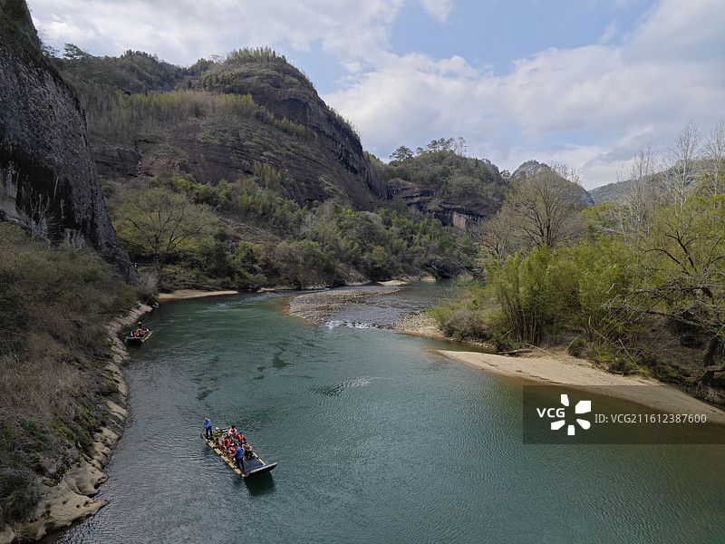 武夷山九曲溪竹排漂流绿水青山图片素材