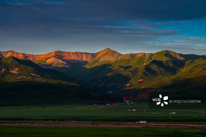 祁连山草原之晨图片素材