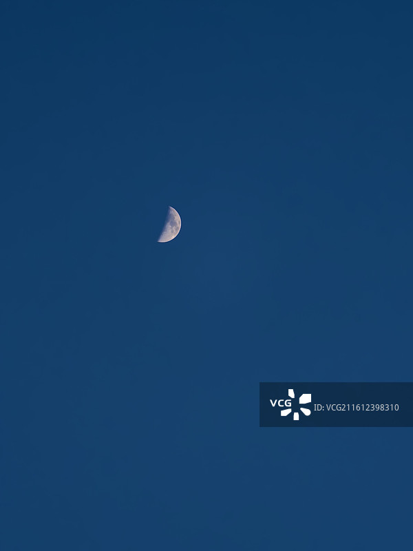 泉州 西街 月亮 很美图片素材