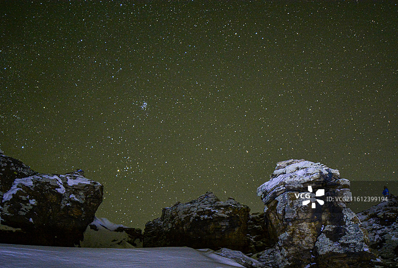 岩石当前景的星空图片素材
