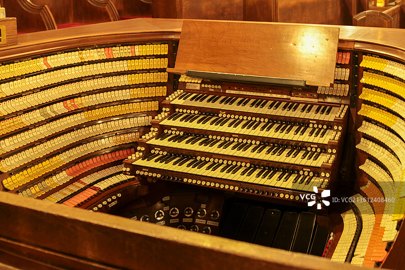 管风琴键盘与音栓控制台图片素材