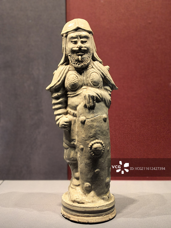 白瓷持盾武士俑 隋(581-618) 河南省安阳市郭家湾汉河M30出土 安阳市文物考古研究院藏图片素材