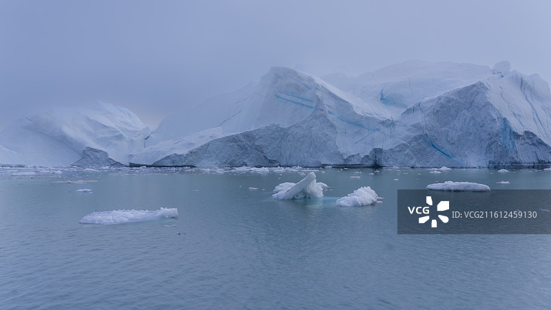 雾锁冰川 — 格陵兰迪斯科湾图片素材