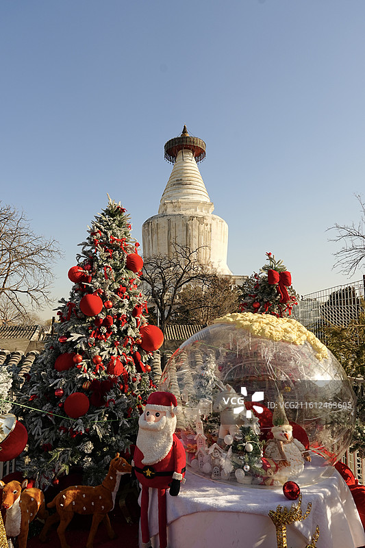 冬日暖阳下各种角度的白塔-北京Citywalk图片素材