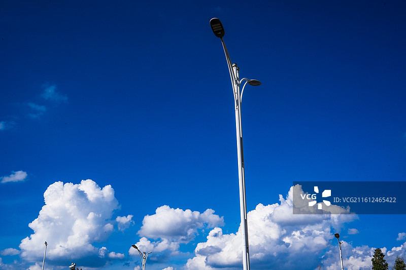 云南昆明上空的蓝天和棉花白云 浪漫云朵 水晶天图片素材