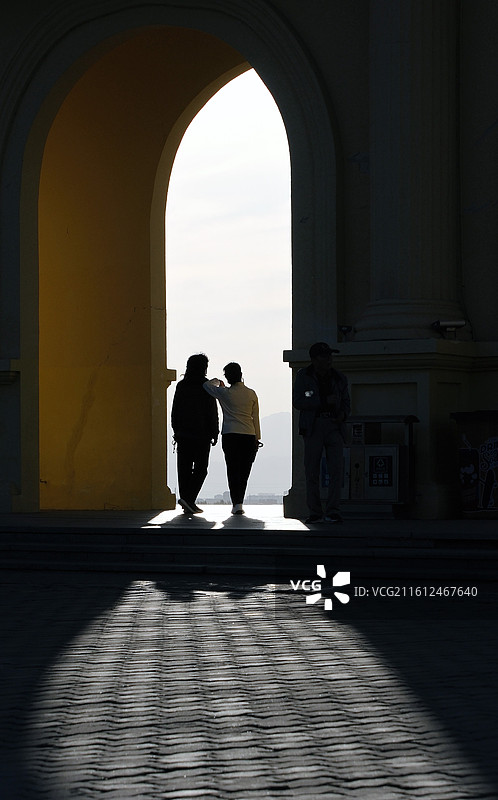 宁夏银川览山公园夕阳晚照建筑灯光阅海湖摩天轮图片素材