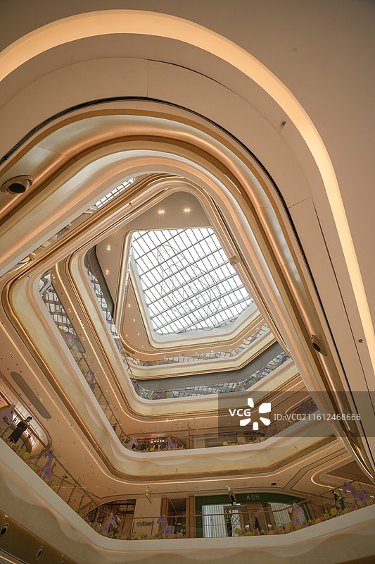 上海虹桥前湾印象城MEGA商场建筑空间商铺展览图片素材