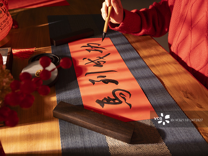 过中国年写福字写马到成功图片素材