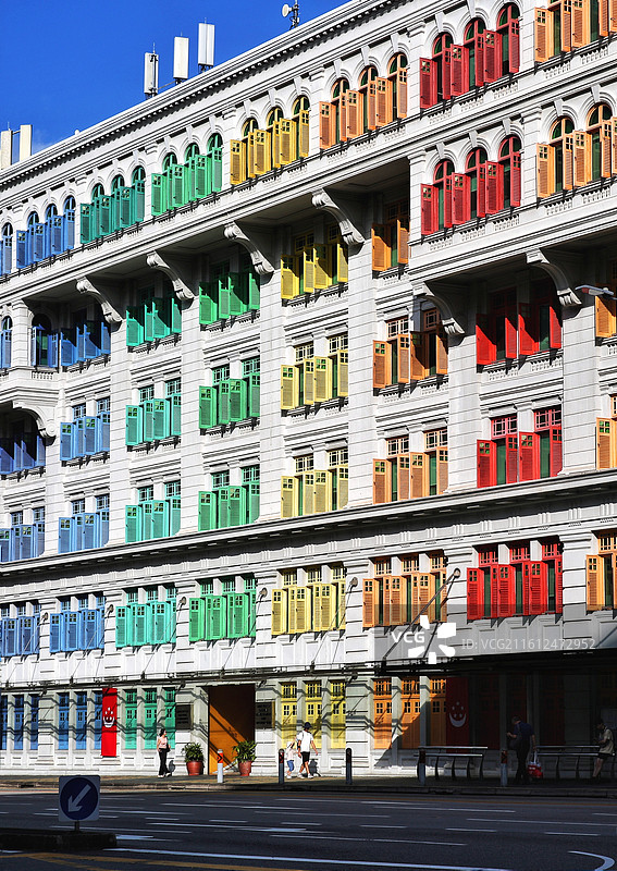 新加坡旧禧街警察局彩色窗户外立面图片素材