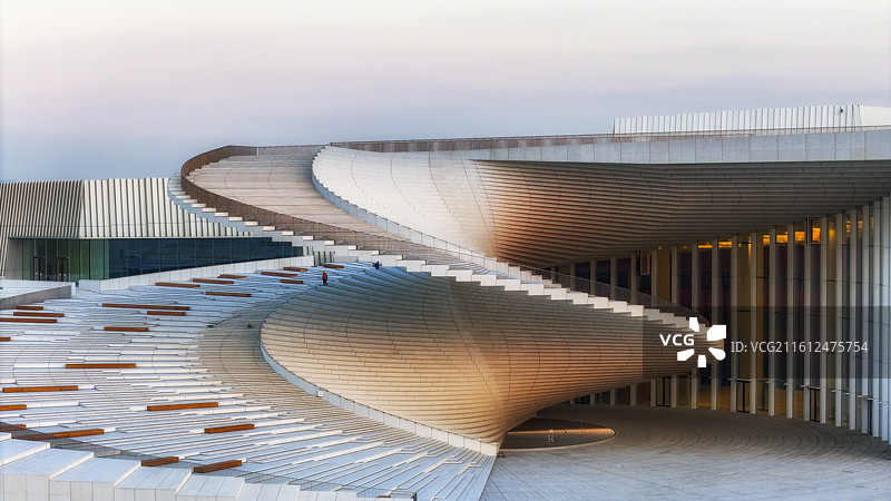 上海后滩上海大歌剧院航拍视角世博文化公园新地标地产开发旋转楼梯旋转阶梯文化产业图片素材