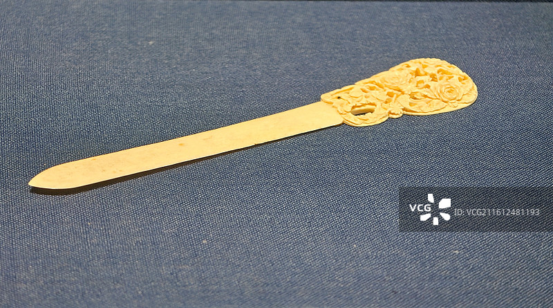 西安陕西历史博物馆象牙雕短刀图片素材