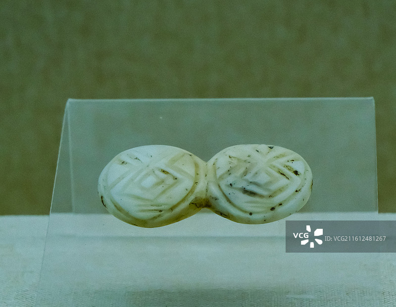 中国海南省三亚市三亚山海贝文化博物馆藏品 ，史前文明，史前砗磲制品，红山文化图片素材