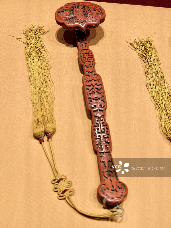 从紫禁城到故宫博物院～百年守护～剔红八仙祝寿图如意，清中期图片素材