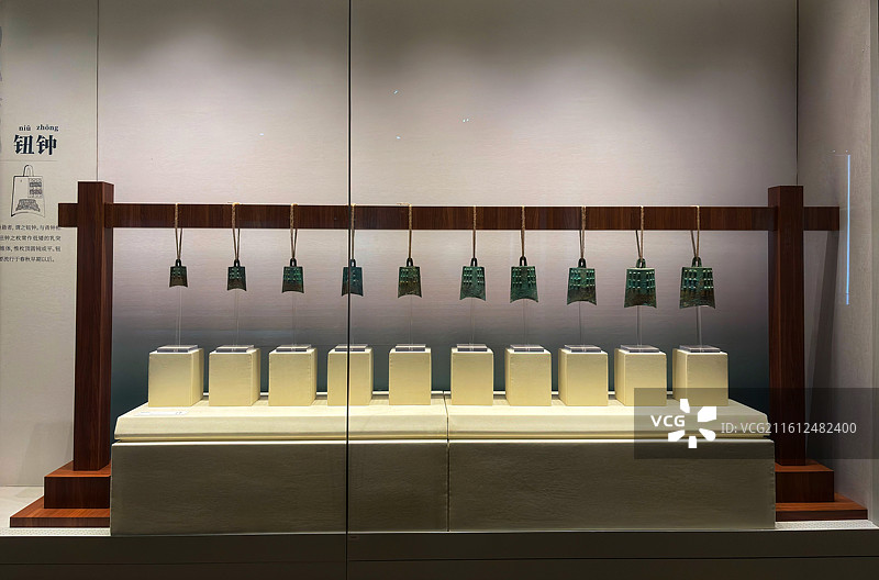 浙江大学艺术与考古博物馆藏春秋时期蟠螭纹编钟图片素材