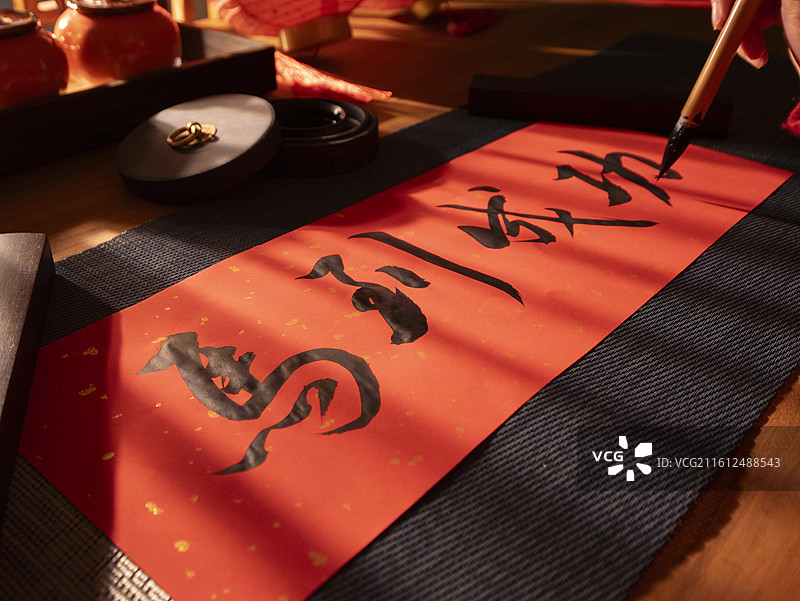 过中国年写福字写马到成功图片素材