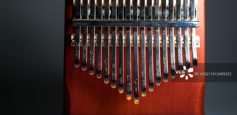 拇指琴特写图片素材
