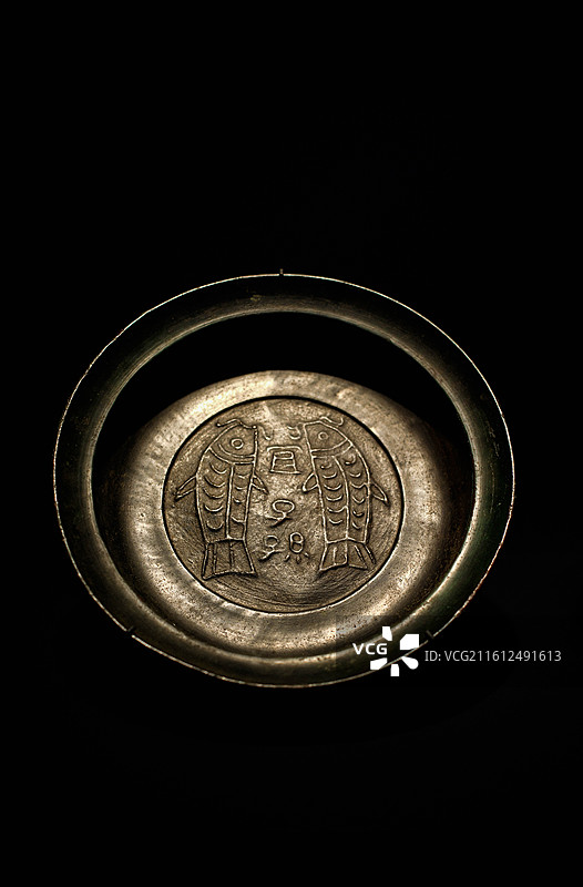 宜子孙双鱼铜洗图片素材